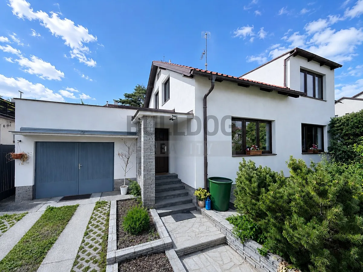 Prodej rodinného domu 211 m², pozemek 451 m²